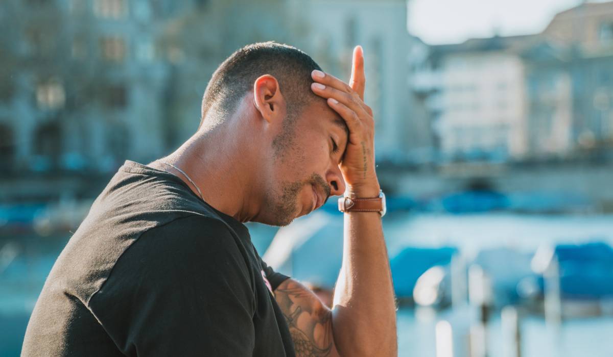 Stres a svalové napětí: proč vás bolí šíje, ramena i hlava